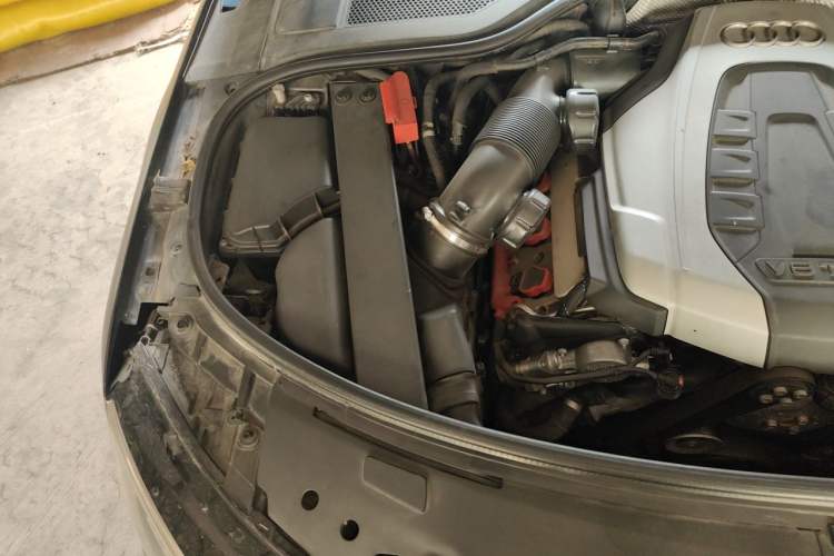 Used Audi A8 2014 A8L 45 TFSI quattro Comfort model Engine Bay Right