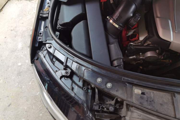 Used Audi A8 2014 A8L 45 TFSI quattro Luxury Model Engine Bay Right
