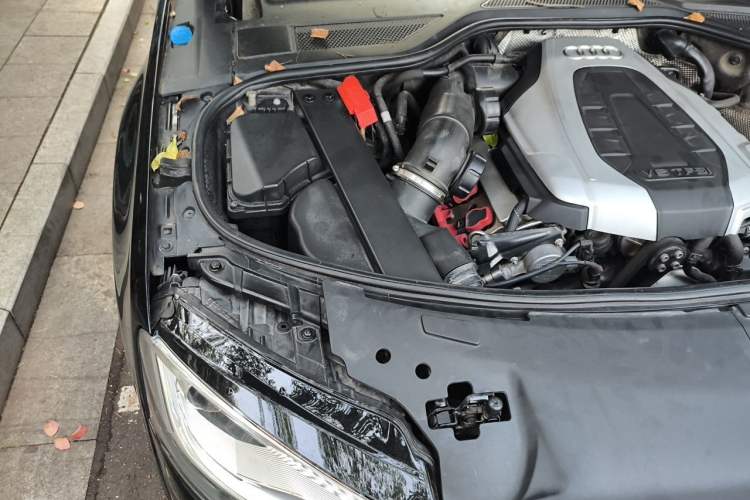 Used Audi A8 2014 A8L 45 TFSI quattro Comfort model Engine Bay Right