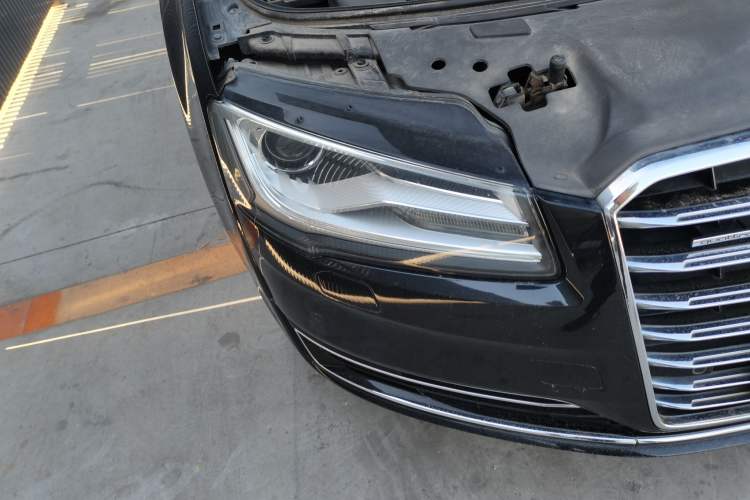 Used Audi A8 2014 A8L 45 TFSI quattro Comfort model Engine Bay Right