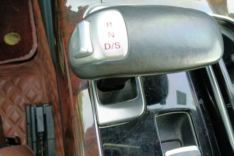 Used Audi A8 2014 A8L 45 TFSI quattro Comfort model Gear Lever