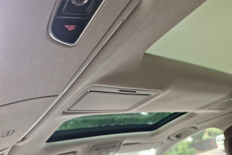 Used Audi A8 2014 A8L 45 TFSI quattro Comfort model Headliner