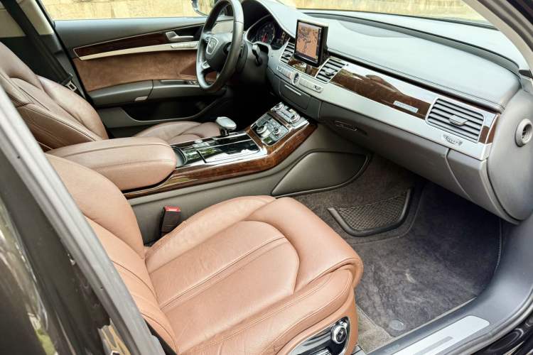 Used Audi A8 2014 A8L 45 TFSI quattro Comfort model Interior 1