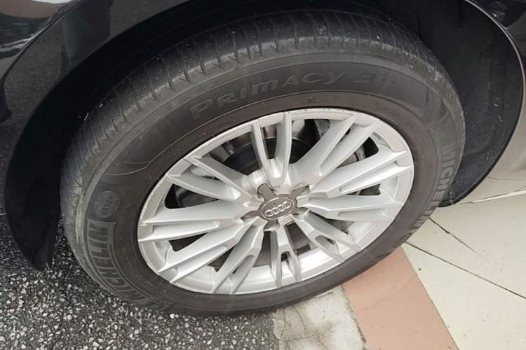 Used Audi A8 2014 A8L 45 TFSI quattro Comfort model Left Front Wheel Hub