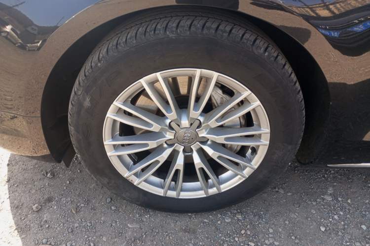 Used Audi A8 2014 A8L 45 TFSI quattro Comfort model Left Front Wheel Hub