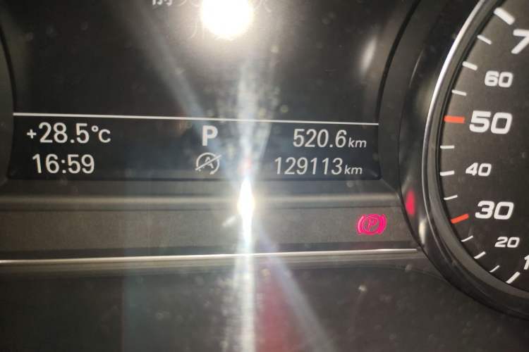 Used Audi A8 2014 A8L 45 TFSI quattro Comfort model Odometer Close Up