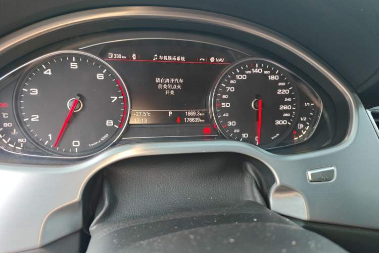 Used Audi A8 2014 A8L 45 TFSI quattro Comfort model Odometer Close Up