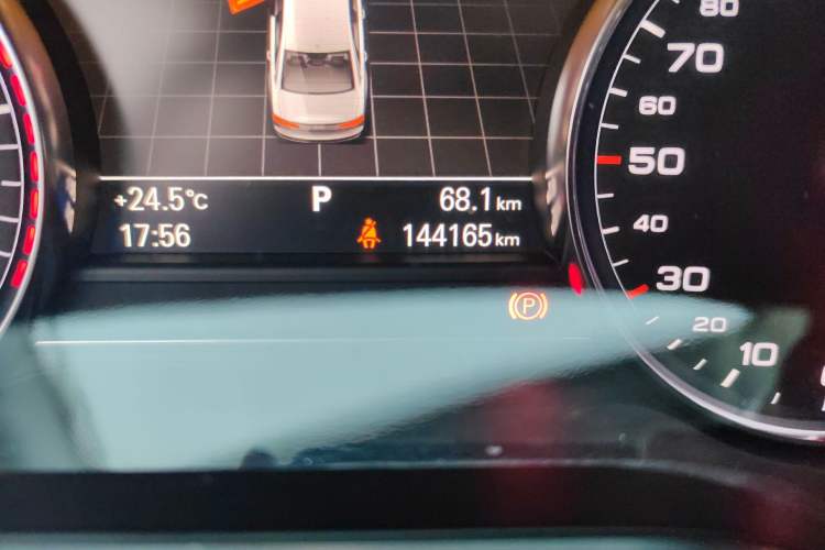 Used Audi A8 2014 A8L 45 TFSI quattro Comfort model Odometer Close Up