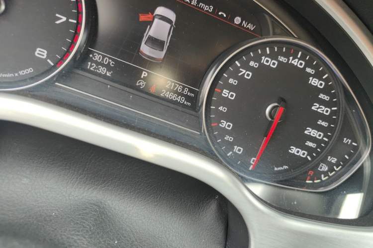 Used Audi A8 2014 A8L 45 TFSI quattro Comfort model Odometer Close Up