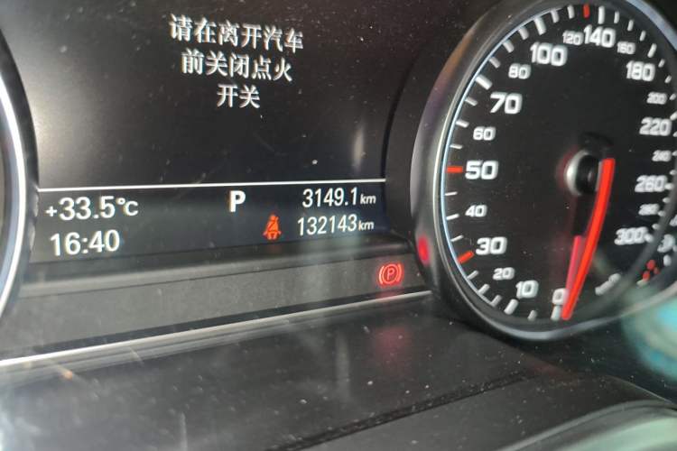 Used Audi A8 2014 A8L 45 TFSI quattro Comfort model Odometer Close Up