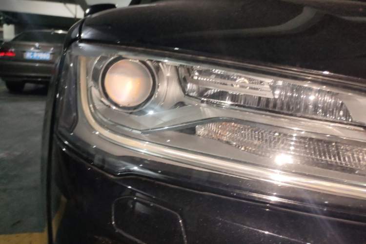 Used Audi A8 2014 A8L 45 TFSI quattro Comfort model Right Front Headlight