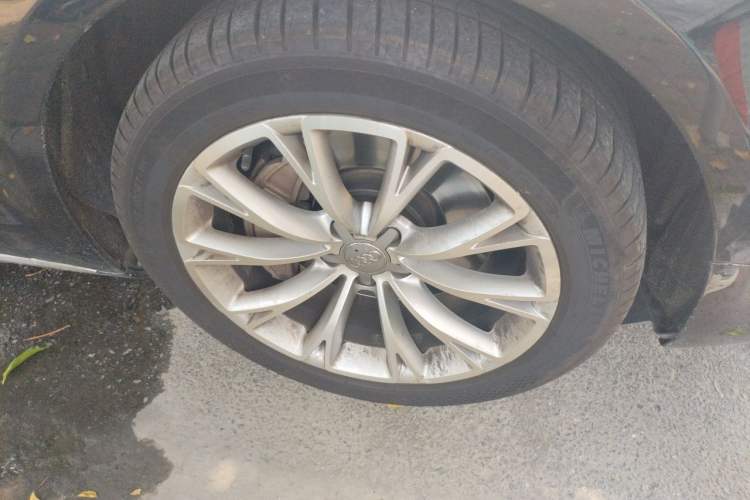 Used Audi A8 2014 A8L 45 TFSI quattro Luxury Model Right Front Wheel Hub