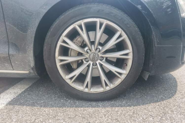 Used Audi A8 2014 A8L 45 TFSI quattro Luxury Model Right Front Wheel Hub