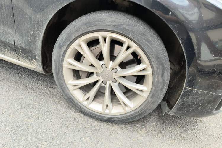 Used Audi A8 2014 A8L 45 TFSI quattro Luxury Model Right Front Wheel Hub