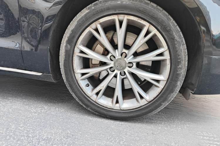 Used Audi A8 2014 A8L 45 TFSI quattro Luxury Model Right Front Wheel Hub