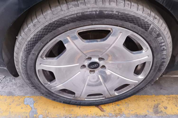 Used Audi A8 2014 A8L 45 TFSI quattro Luxury Model Right Front Wheel Hub