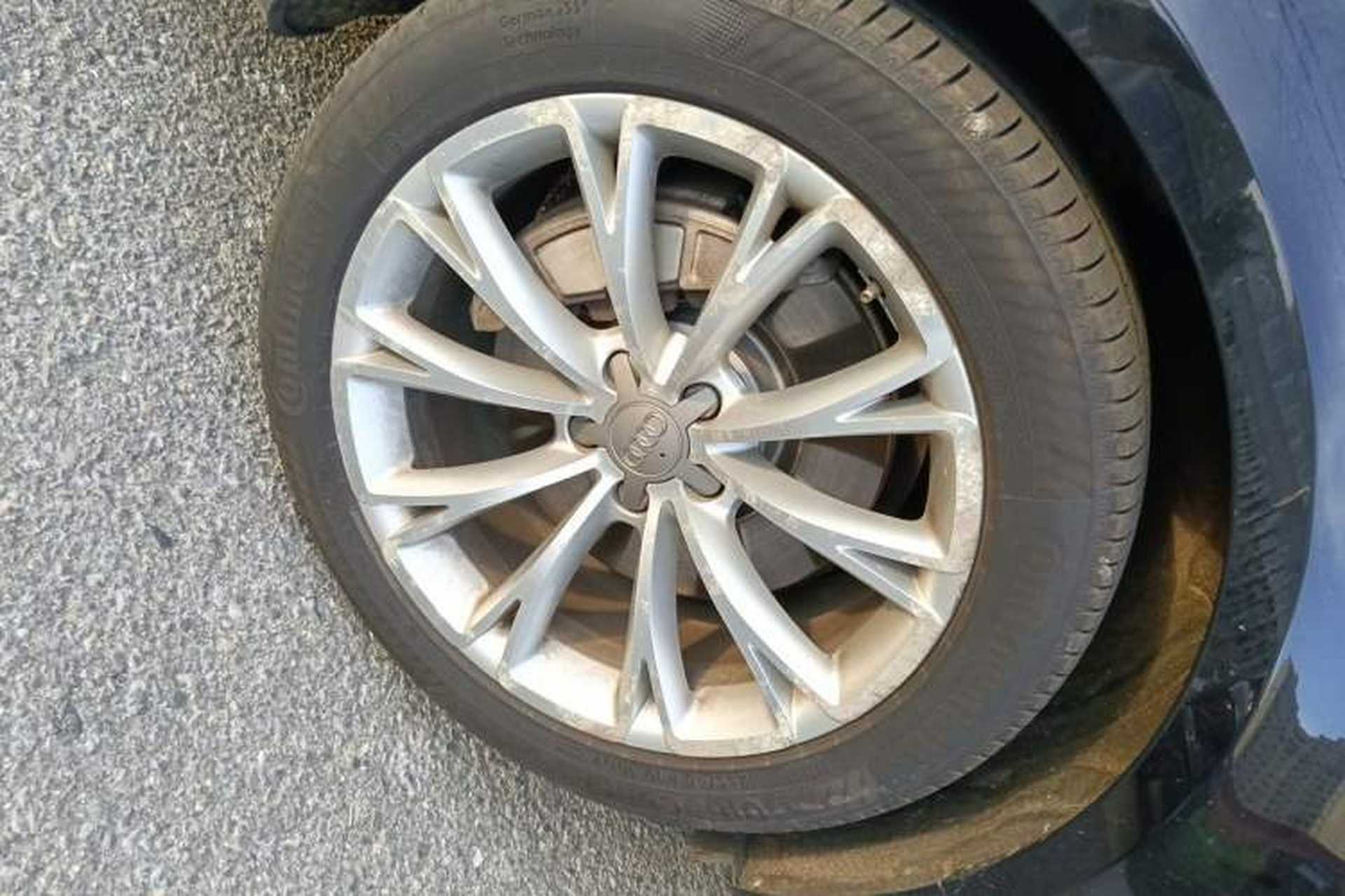 Used Audi A8 2014 A8L 45 TFSI quattro Comfort model Right Front Wheel Hub