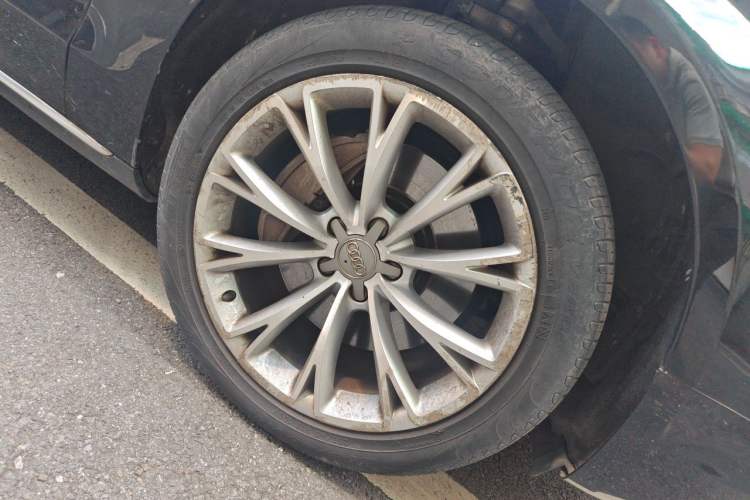 Used Audi A8 2014 A8L 45 TFSI quattro Luxury Model Right Front Wheel Hub