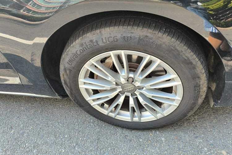 Used Audi A8 2014 A8L 45 TFSI quattro Comfort model Right Front Wheel Hub