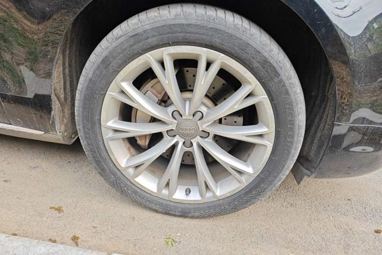 Used Audi A8 2014 A8L 45 TFSI quattro Luxury Model Right Front Wheel Hub