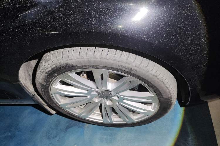 Used Audi A8 2014 A8L 45 TFSI quattro Luxury Model Right Front Wheel Hub