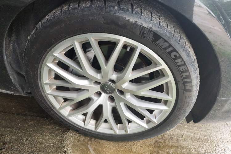 Used Audi A8 2014 A8L 45 TFSI quattro Luxury Model Right Front Wheel Hub