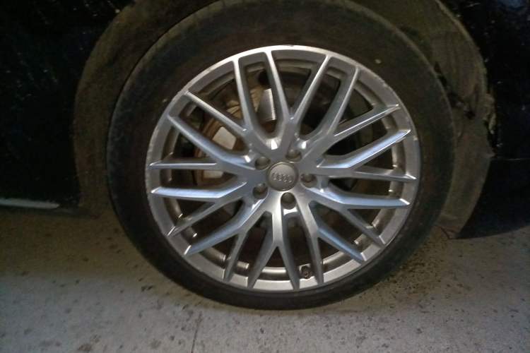 Used Audi A8 2014 A8L 45 TFSI quattro Luxury Model Right Front Wheel Hub