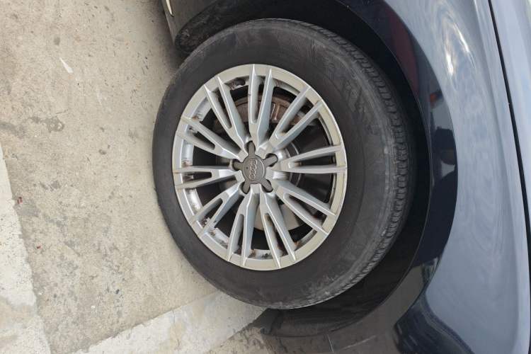 Used Audi A8 2014 A8L 45 TFSI quattro Comfort model Right Front Wheel Hub