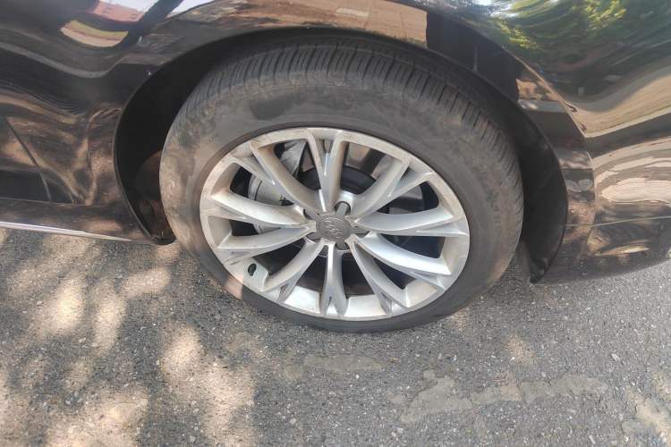 Used Audi A8 2014 A8L 45 TFSI quattro Luxury Model Right Front Wheel Hub