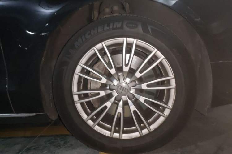Used Audi A8 2014 A8L 45 TFSI quattro Comfort model Right Front Wheel Hub