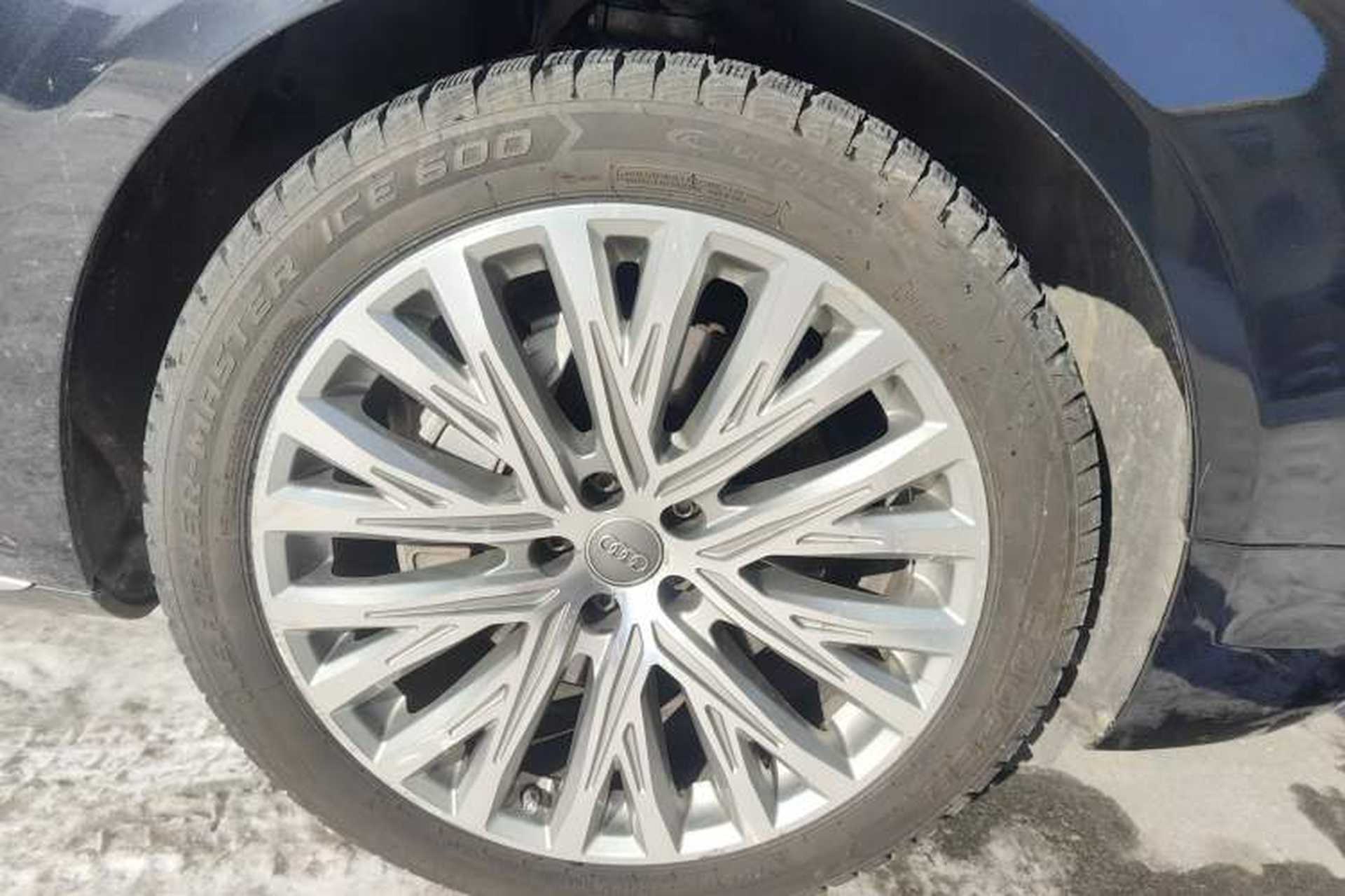 Used Audi A8 2014 A8L 45 TFSI quattro Luxury Model Right Front Wheel Hub