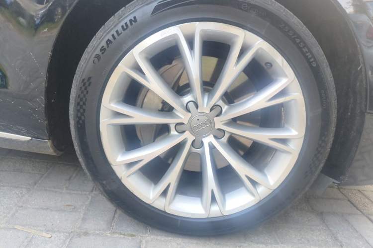Used Audi A8 2014 A8L 50 TFSI quattro Luxury Model Right Front Wheel Hub