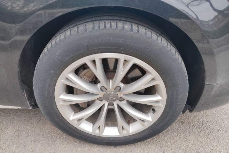 Used Audi A8 2014 A8L 45 TFSI quattro Comfort model Right Front Wheel Hub