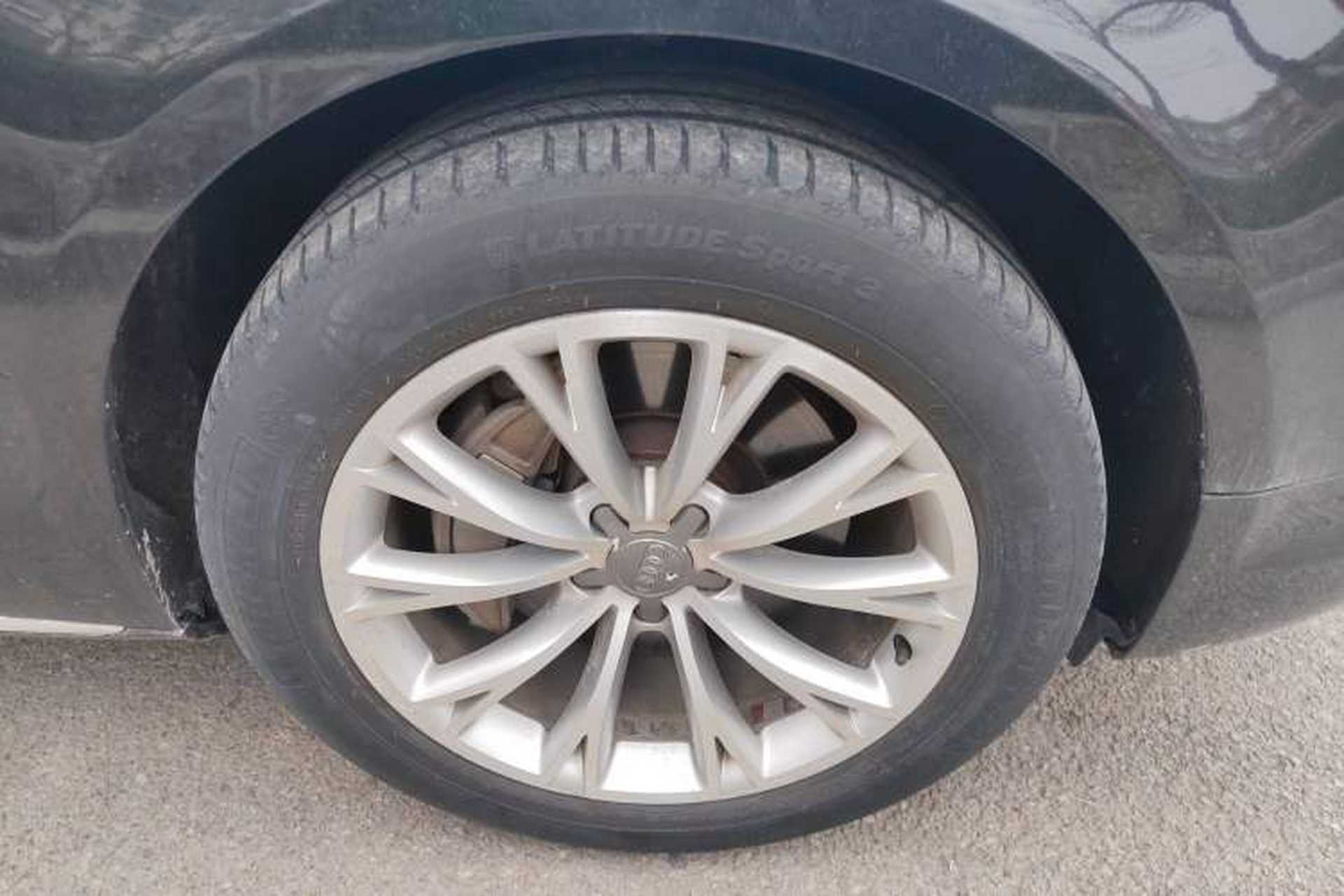 Used Audi A8 2014 A8L 45 TFSI quattro Comfort model Right Front Wheel Hub