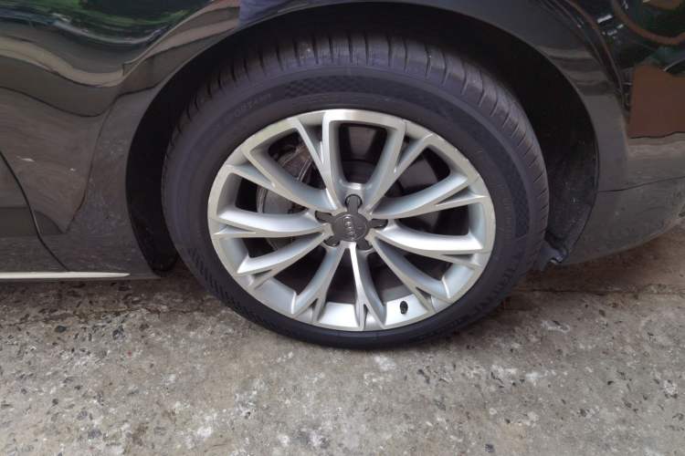 Used Audi A8 2014 A8L 45 TFSI quattro Luxury Model Right Front Wheel Hub