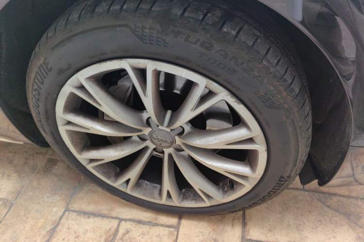 Used Audi A8 2014 A8L 45 TFSI quattro Luxury Model Right Front Wheel Hub