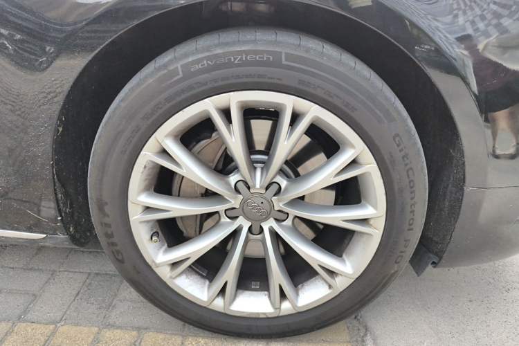 Used Audi A8 2014 A8L 45 TFSI quattro Luxury Model Right Front Wheel Hub