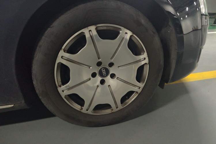 Used Audi A8 2014 A8L 45 TFSI quattro Comfort model Right Front Wheel Hub