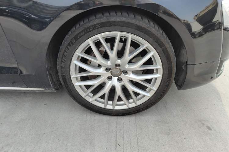 Used Audi A8 2014 A8L 45 TFSI quattro Comfort model Right Front Wheel Hub