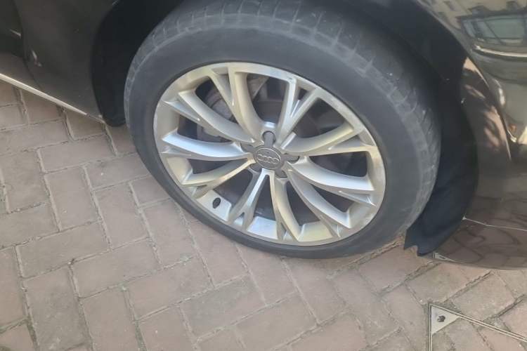 Used Audi A8 2014 A8L 45 TFSI quattro Luxury Model Right Front Wheel Hub