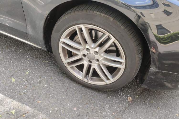 Used Audi A8 2014 A8L 45 TFSI quattro Comfort model Right Front Wheel Hub