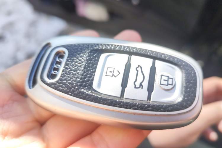 Used Audi A8 2014 A8L 45 TFSI quattro Comfort model Vehicle Key