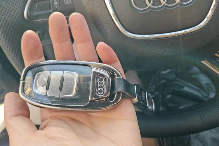 Used Audi A8 2014 A8L 45 TFSI quattro Comfort model Vehicle Key