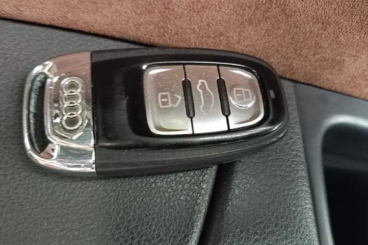 Used Audi A8 2014 A8L 45 TFSI quattro Comfort model Vehicle Key