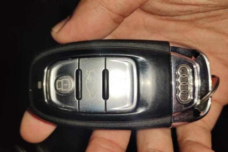 Used Audi A8 2014 A8L 45 TFSI quattro Comfort model Vehicle Key
