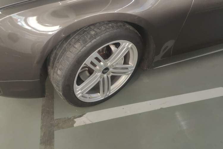 Used Audi A8 2014 A8L 45 TFSI quattro Comfort model Left Front Wheel Hub