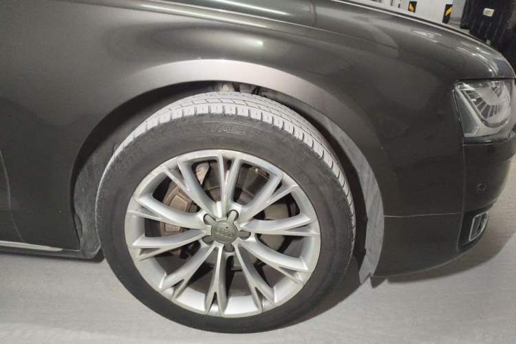 Used Audi A8 2014 A8L 50 TFSI quattro Luxury Model Right Front Wheel Hub