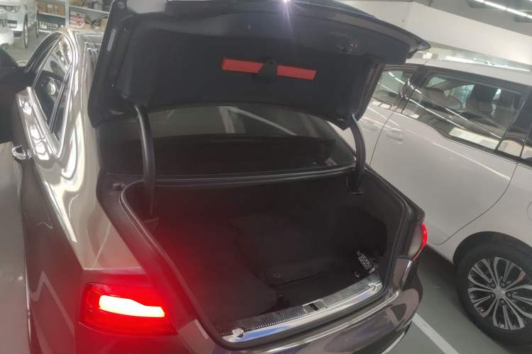 Used Audi A8 2014 A8L 45 TFSI quattro Comfort model Trunk