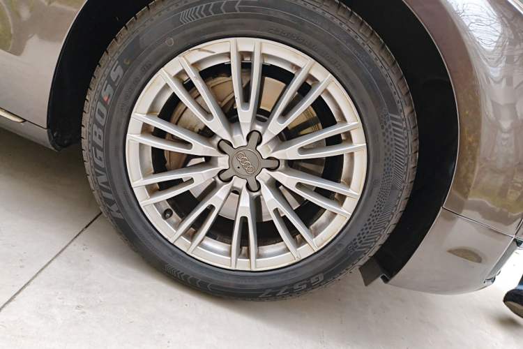 Used Audi A8 2014 A8L 45 TFSI quattro Comfort model Right Front Wheel Hub