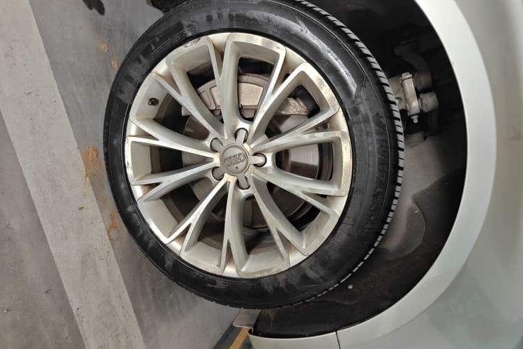 Used Audi A8 2014 A8L 45 TFSI quattro Luxury Model Right Front Wheel Hub